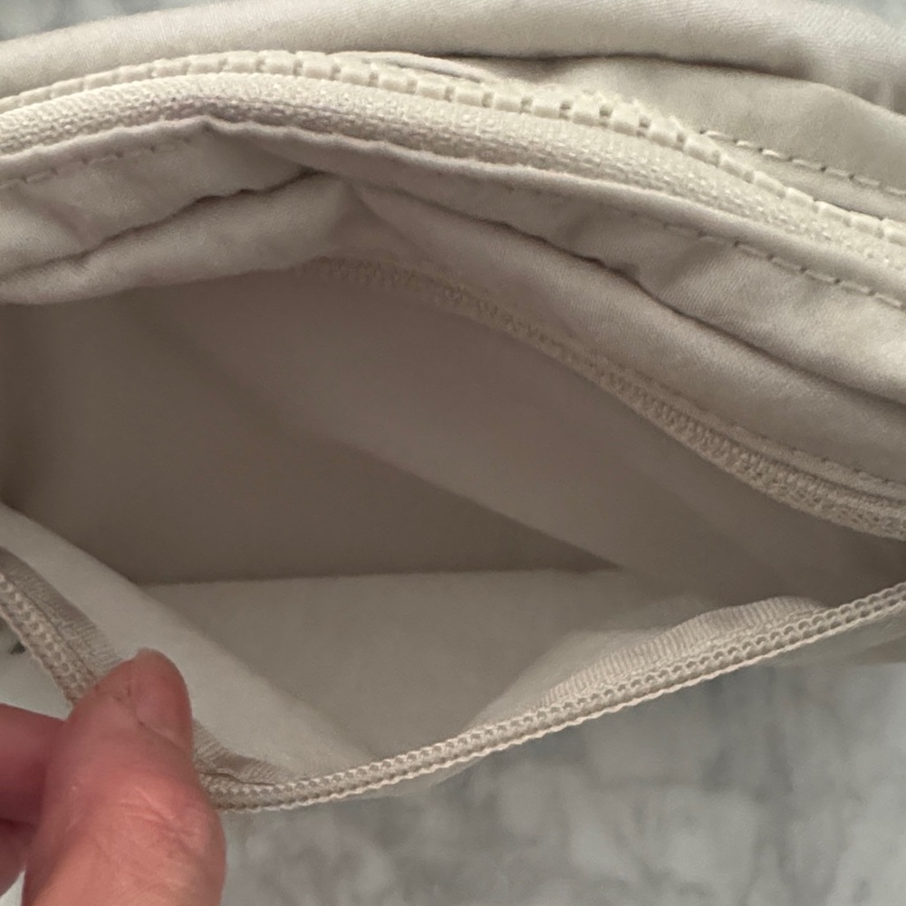 Nike Aura Light Bone black athletic Belt Bag Crossbody 2L - Picture 5 of 7